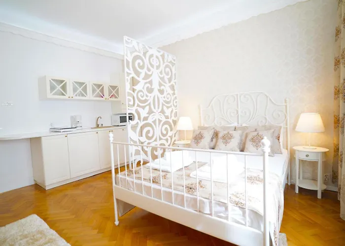 Elegant Central Studio - University Square