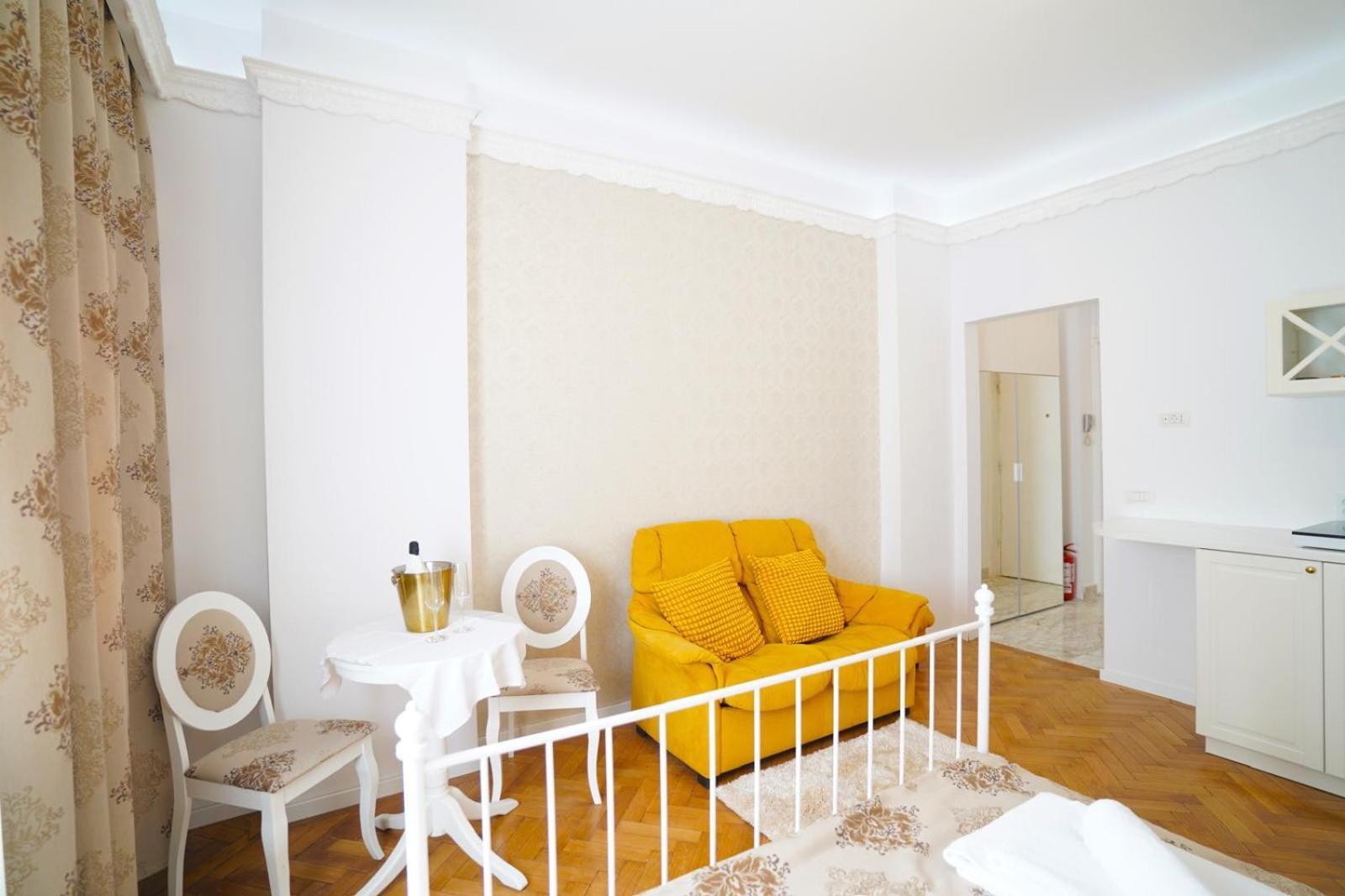 Elegant - Square Apartment Bucharest