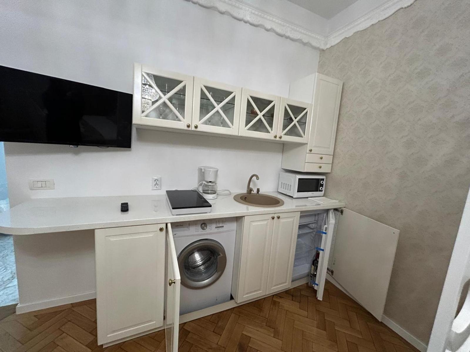 Elegant - Square Apartment