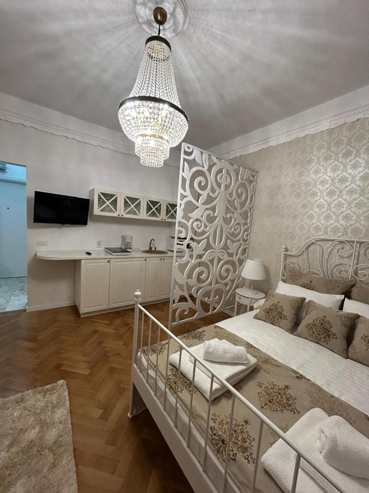 Apartment Elegant - Square Bucharest